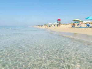 モルチャーノ・ディ・レウカにあるSummer View Seaの砂浜(パラソル付)