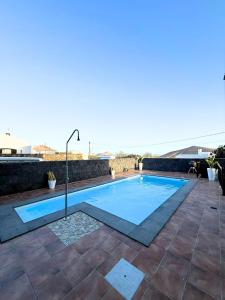 NazaretにあるVilla Europaのパティオの上にスイミングプールがあります。