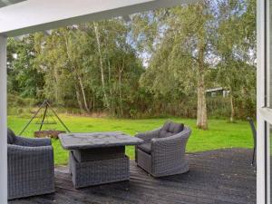 Zahrada ubytování Holiday Home Rik - 350m from the sea by Interhome