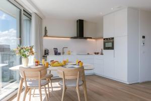 Η κουζίνα ή μικρή κουζίνα στο Coastal Getaway - Free Parking & Balcony - Baldus