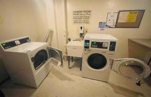 a laundry room with two washing machines in a room at Long term 1BR w Balcony & Parking Near Philly in Jenkintown