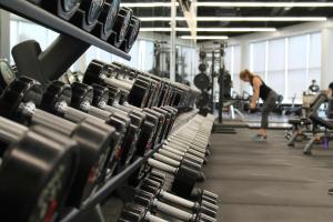 Fitness centrum a/nebo fitness zařízení v ubytování Skyview Suites Inn Residences
