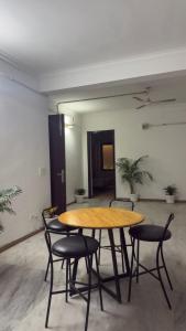 Φωτογραφία από το άλμπουμ του Hotel Rustam Residency σε Γκουργκάον