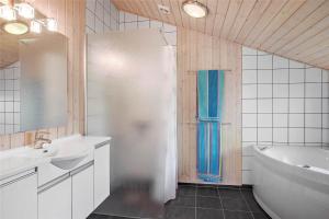 Ένα μπάνιο στο JB133-Fjerritslev-Blabaerstien-35 +18 φωτογραφίες