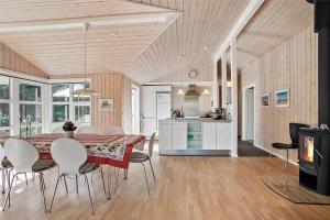 Η κουζίνα ή μικρή κουζίνα στο JB133-Fjerritslev-Blabaerstien-35