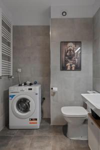 Phòng tắm tại Garsoniera Turquoise Rezidential Moghioros Park