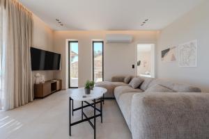 TV a/nebo společenská místnost v ubytování Filade luxury villas