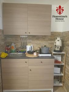 Nhà bếp/bếp nhỏ tại Fiorentino's House +11 ảnh