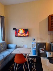 TV a/nebo společenská místnost v ubytování Spacious studio in Nyali Gish 2