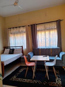 Postel nebo postele na pokoji v ubytování Spacious studio in Nyali Gish 2