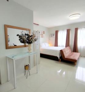 Ένα ή περισσότερα κρεβάτια σε δωμάτιο στο Enclave at Ibiza in Bacolod