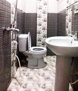 a bathroom with a toilet and a sink at Midnight Oasis in Nuwara Eliya