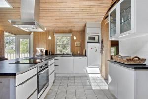 Η κουζίνα ή μικρή κουζίνα στο JB255-Fjerritslev-Blabaerstien-22