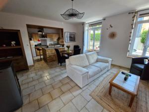 Kuchyň nebo kuchyňský kout v ubytování La maison de Victoire avec cour