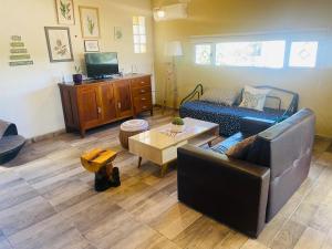 a living room with a couch and a tv at Nuestro Lugar in Río Ceballos