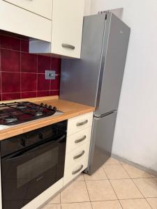 Η κουζίνα ή μικρή κουζίνα στο Leoncavallo Apartment