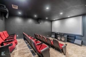 Posezení v ubytování Family Adventure Retreat! + 18 fotografií