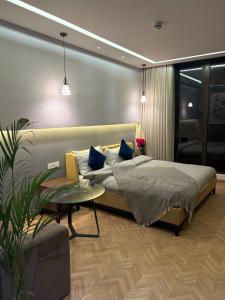 Ένα ή περισσότερα κρεβάτια σε δωμάτιο στο Starlight panaromic arravali view