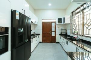 Kuchyň nebo kuchyňský kout v ubytování Entire house - all rooms AC - close to beach - washingmachine