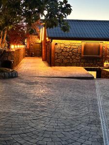 a cobblestone street in front of a stone building at Modatepe Bungalow & Otel in Uğurlu