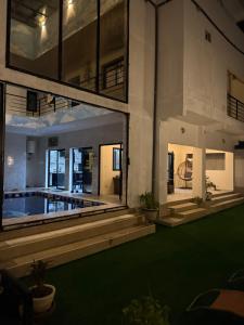 a large house with a swimming pool in a yard at Chez Zaynab in Sali Tapé