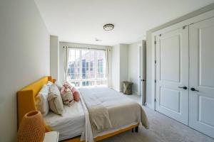 En eller flere senge i et værelse på Spectacular Vista + 40 billeder