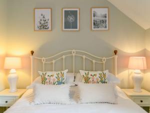 Postel nebo postele na pokoji v ubytování 3 Bed in Newport 88107