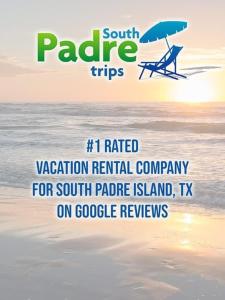 Un cartel que indica una playa con una sombrilla en la playa. en 2 Levels Pool Near Beach 2 Patios apts, en South Padre Island