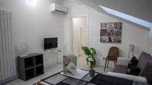 Μια τηλεόραση ή/και κέντρο ψυχαγωγίας στο Conte Durini Apartments & Rooms