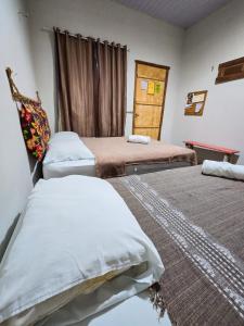 Giường trong phòng chung tại Hotel Urumajó