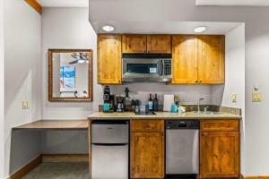 Η κουζίνα ή μικρή κουζίνα στο Studio at Grand Lodge Hot Tub Pool Pet Friendly