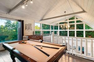 Φωτογραφία από το άλμπουμ του Smokies Getaway Special! Hot Tub, Games, Views & just 4 miles to Pigeon Forge! σε McCookville