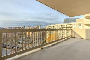 a balcony with a view of the city at Upscale 2BR Condo with Gym and Free Parking in Arlington