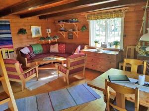 a living room with a couch and a table at ORE742-Granbergsdal-Dalsmund-Arvidsudden-780 in Lersjötorp