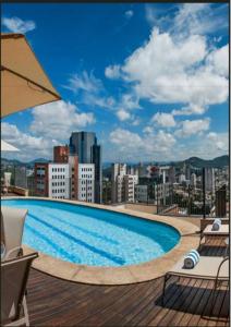 Πισίνα στο ή κοντά στο Alphaville Hotel e Residence 1503
