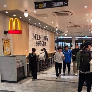 a group of people walking through a mcdonalds restaurant at THE CAMILLE SPACE Tokyo Koiwa staycation in Tokyo