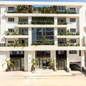 an apartment building with plants on the facade at Douceur Neroli à Ain zaghouen Nord in Sidi Daoud