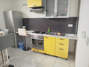 a kitchen with a yellow stove and a sink at Apartman Ivana in Slavonski Brod