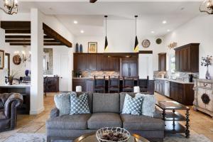 a living room with a couch and a kitchen at Hacienda - A Birdy Vacation Rental in San Antonio