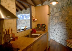 Кухня или кухненски бокс в Casa Rural al Pirineu