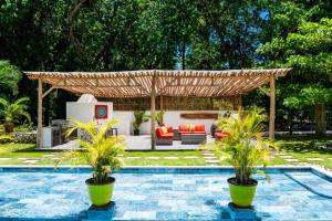 Πισίνα στο ή κοντά στο Buendía Lux Mango Suite Stylish Retreat with Pool Near Beach +30 φωτογραφίες