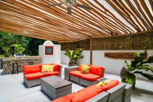 Χώρος καθιστικού στο Buendía Lux Mango Suite Stylish Retreat with Pool Near Beach