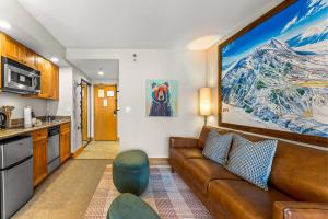 Kuchyň nebo kuchyňský kout v ubytování Stellar Location Hot Tub Heated Pool Steam Room Gym + 34 fotografií