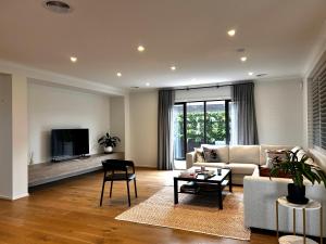 Χώρος καθιστικού στο Double bedrooms in a luxury house in west of Melbourne
