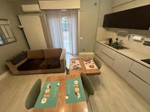 a small kitchen with a table and a couch at Facibeni Rooms con Parking in Florence