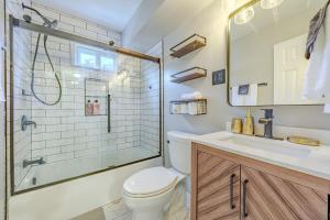 Ένα μπάνιο στο Stylish Forest Retreat Minutes from DC - Gary +30 φωτογραφίες