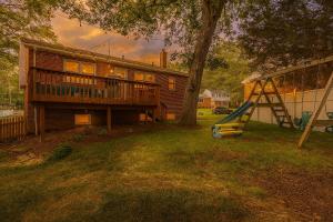 Κήπος έξω από το Stylish Forest Retreat Minutes from DC - Gary