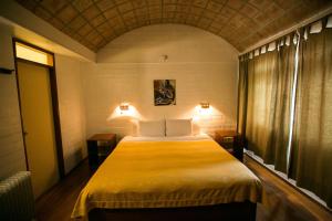 a bedroom with a large bed in a room at Casa de Baraybar in Lima