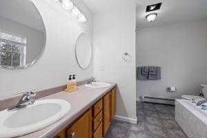 Galeriebild der Unterkunft Very Private Large Home on 22 Acres in Chester