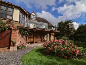 an external view of a house with a balcony at Hedgerose in Goodleigh